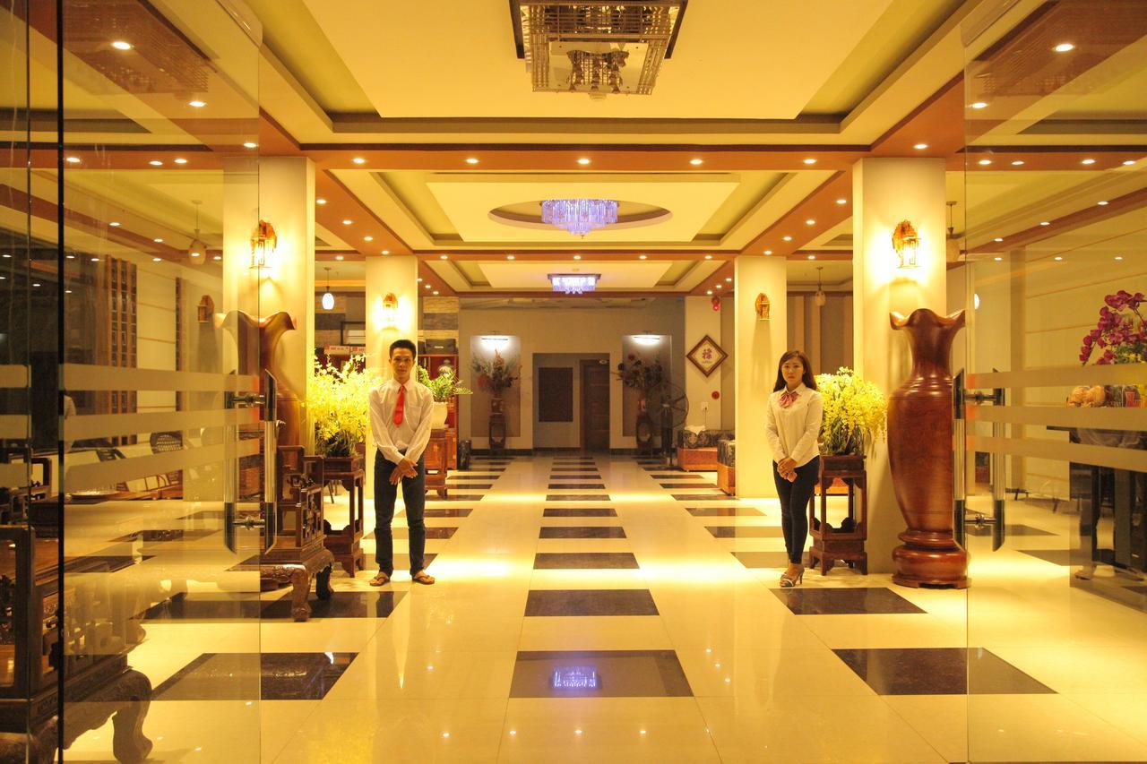 Khách Sạn Hoàng Gia 2 Lào Cai Esterno foto